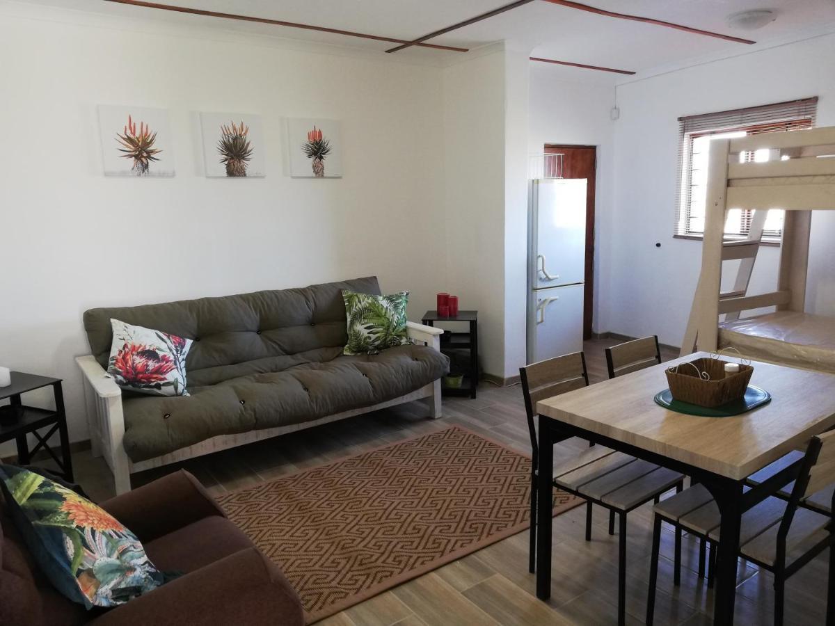 Walvis Bay Backpackers & Self-Catering 아파트 외부 사진